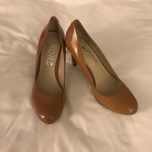 Nude Michael Kors Pumps